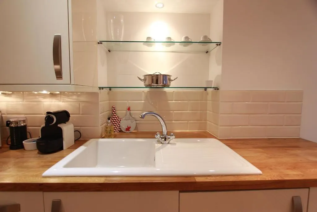 3 New Assembly Close - Royal Mile Edinburgh Apartment