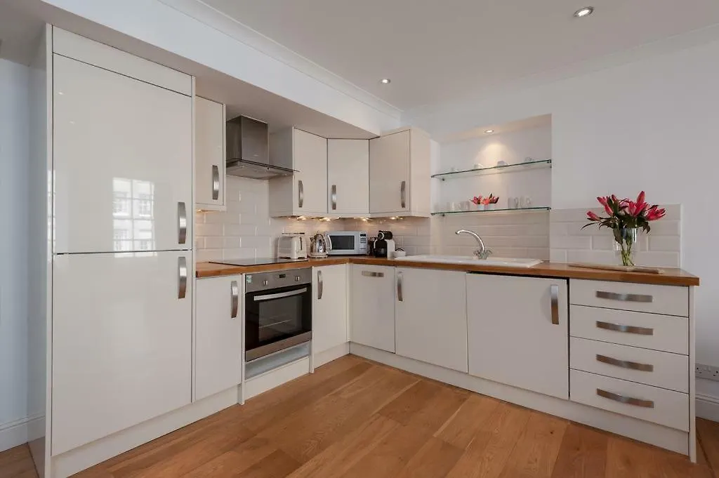 3 New Assembly Close - Royal Mile Edinburgh 0*,
