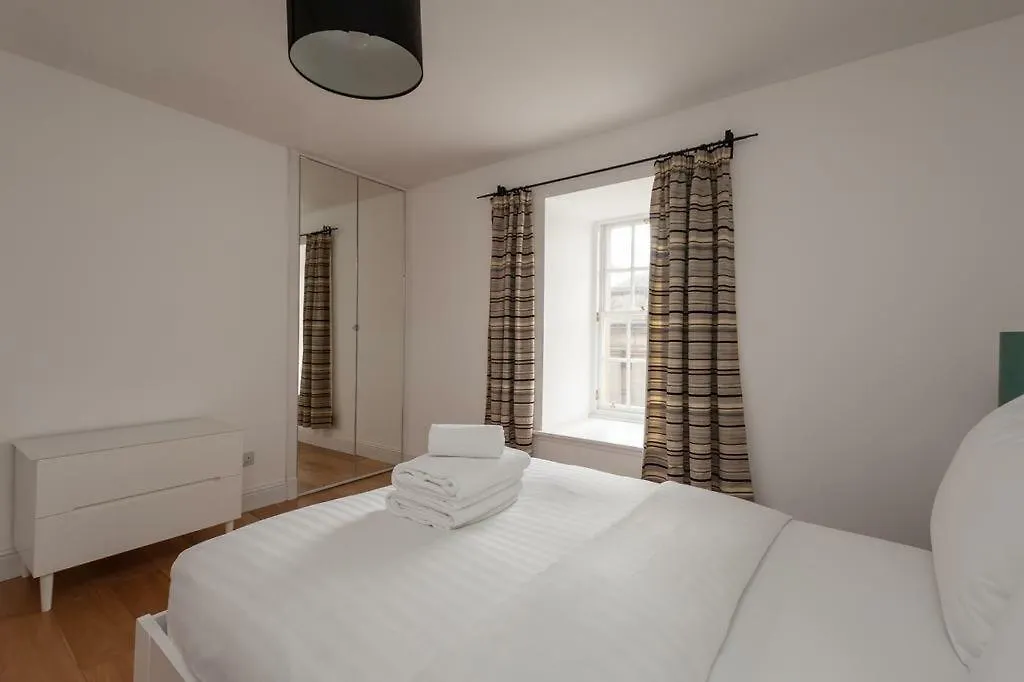 3 New Assembly Close - Royal Mile Edinburgh Apartment